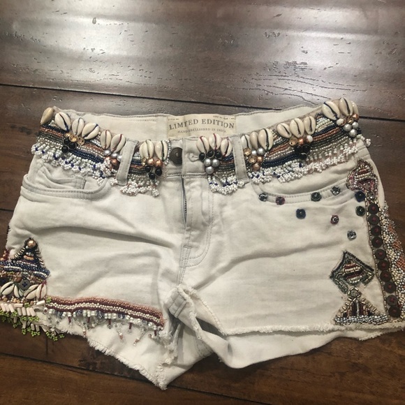 Unique embellished shorts with beads and jewels - Picture 1 of 3